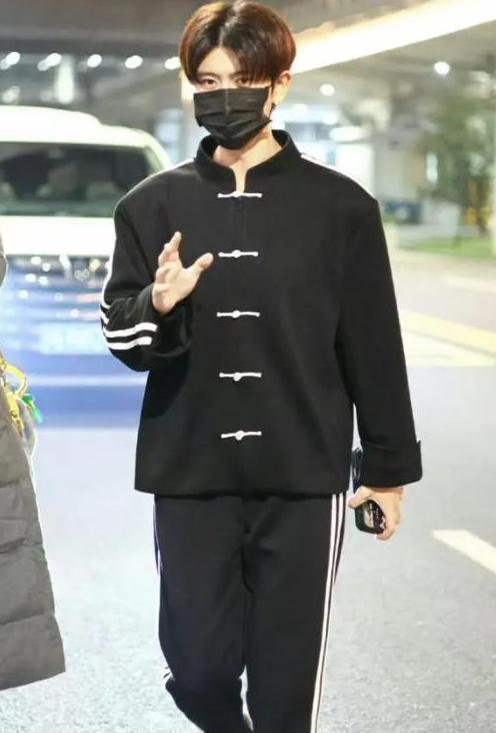 ？这几位大明星“捞钱”的样子太难看了J9国际网站为了割韭菜脸面都不要了(图18)